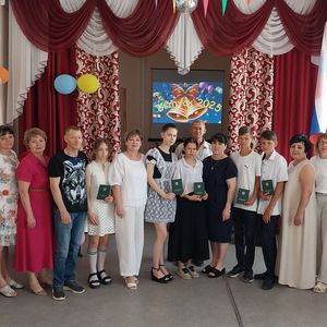 Сегодня в нашей школе состоялся торжественный праздник