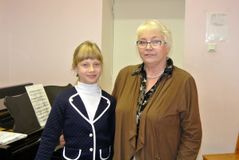 Брусницына Аня с преподавателем музыкального колледжа им. К. Э. Раутио Ибрагимовой Л. К.