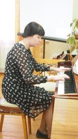 Татьяна Попова исполняет свои сочинения