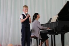 Играет Адриан Амозов