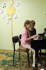 В ансамбле с преподавателем играет Злата Захарова