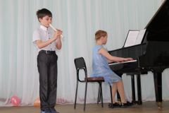 Соло на флейте - Вячеслав Ильин, за роялем - автор Александра Одинаева