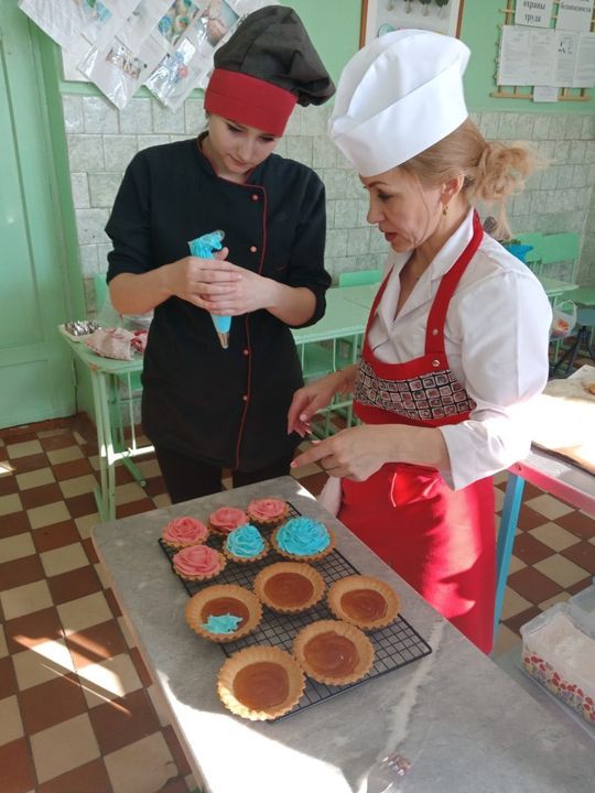 Кондитерское дело в ДОУ. Фото Туймазинского агропромышленного колледжа.