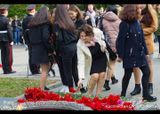 Наша делегация возлагает цветы к "Вечному огню"в Братском садике.