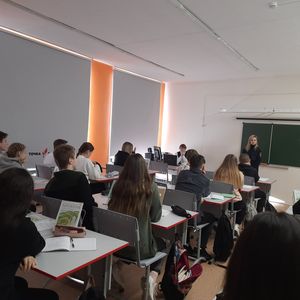 В рамках проведения  оперативно-профилактического мероприятия "Твой выбор". 17.04.2023 инспектор ПДН ОП №2 УМВД России по г.Архангельску провела профилактические беседы с учащимися