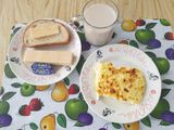 5 день. Завтрак омлет натуральный, хлеб с сыром, чай с молоком и сахаром, конд.изделия.