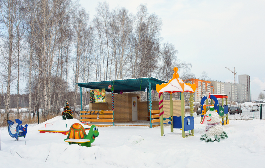 Новогоднее украшение территории детского сада