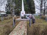 МКУ КБО "Волжанка" Междуреченского сельского поселения  приняли участие в акции "Чистый обелиск"