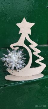 Новогодняя красавица. Автор: Александров Денис, 6 класс  Руководитель: Афанасьева Валентина Валентиновна Дата публикации: 20.12.2021