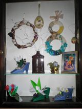 витрины, оформленные к весенним праздникам