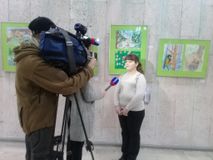 участница выставки, посвященной Всемирному Дню птиц, Черепенко Таисия дает интервью корреспонденту ГТРК"Россия"