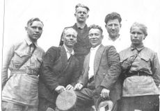 Нижний ряд слева направо: Александр Камилатов, Фёдор Тимоскайнен, Андрей Костин, Любовь Туманова. Верхний ряд слева направо: Андрей Эрте, Даниил Луриков.