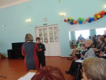 Яночкин Денис получает благодарность за участие