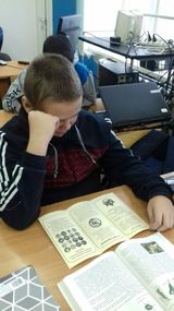 7 класс на уроке биологии изучают буклет о вреде наркотиков