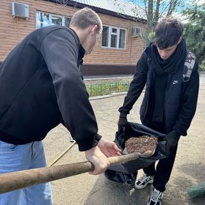 Студенты вышли на субботник в преддверии 1 Мая!