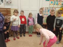 Подготовительная группа. Дидактическая игра "Что мы видели - не скажем, а что делали - покажем (отгадывание вида деятельности).# "Моя семья")