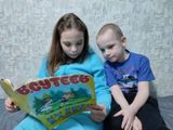 Воробьев Егор  с сестрой читают В Сутеева  #ЧитаемВместе