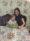 Старшая группа. Лотонина Аня с сестрой читают Г. Лагздынь. #ЧитаемВместе