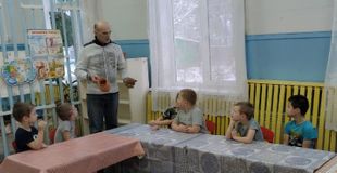 Подготовительная группа. Мастер-класс по работе с глиной. Провел Ильичёв А.Б. (Дедушка  Данилы Постолатий)