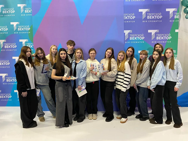 Изображение выглядит как одежда, человек, улыбка, Человеческое лицоСодержимое, созданное искусственным интеллектом, может быть неверным.