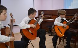 Трио гитаристов