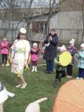 Игры с Солнышком на праздничном развлечении "К нам весна шагает быстрыми шагами"