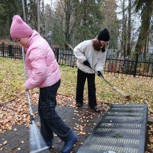 Уборка на воинских захоронениях