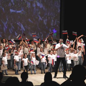 Праздничная концертная программа «Вперед, Россия!»