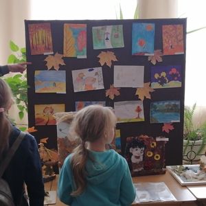 Выставка детских поделок «Осенние чудеса» продолжает свою работу