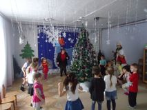 Танцы со сказочными героями.