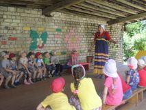 Василиса Рассказовна в гостях у детей