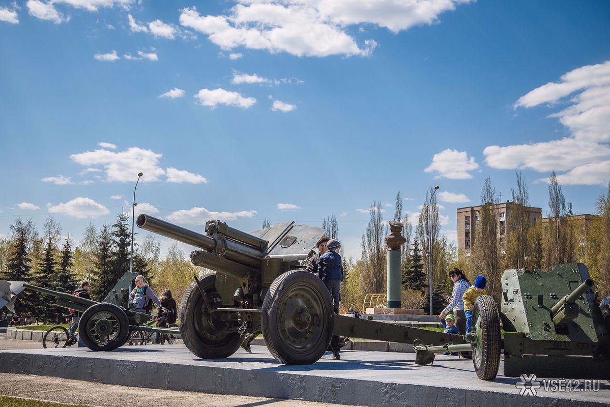 Парк победы первая победа. Парк Победы Кемерово. Парк Жукова Кемерово. Парк Победы им. г. к. Жукова в Кемерове. Памятник Жукову Кемерово парк Победы.