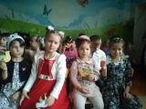 Дети с весенними птицами