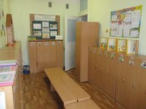 Группа № 8 "Ромашки" (раздевалка)