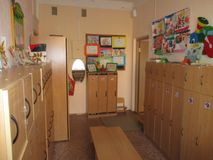 Группа № 10 "Капельки" (раздевалка)