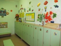 Группа № 11 "Пчелки" (раздевалка)