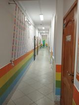 Коридор 1 этажа (у центрального входа)