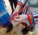 Плетение пояса ученицей Центра