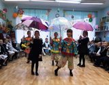 Танец с зонтиками