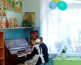 Дуэт Ошкиной Н. и Дудникова П. на школьном празднике