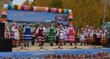 выступает ансамбль народной песни Колорит