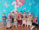 2 младшая группа поздравляет своих мамочек