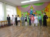 Поздравление сотрудников детского сада,  воспитанники старшей  группы