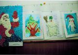 Дети работали нетрадиционным методом с помощью смятой бумаги, отрывками бумаги изготовляли Деда Мороза.