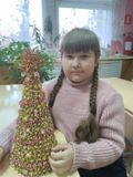 Аганина Самира с новогодней работой "Елочка"