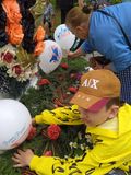 Возложение цветов к обелиску