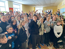 Ученики школы встречают гостей