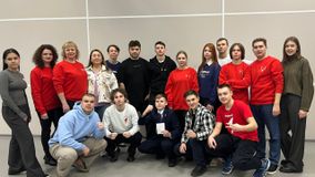 Общая фотография гостя с участниками "Движение первых"