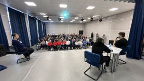 Полный зал на встрече