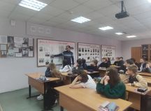 Урок истории, посвящённый 125-летию со дня рождения легендарного советского лётчика и военачальника, Героя Советского Союза, генерал-полковника авиации Михаила Михайловича Громова, прошёл в нашей школе. В музее "Герои в небе и на земле" имеются предметы, 